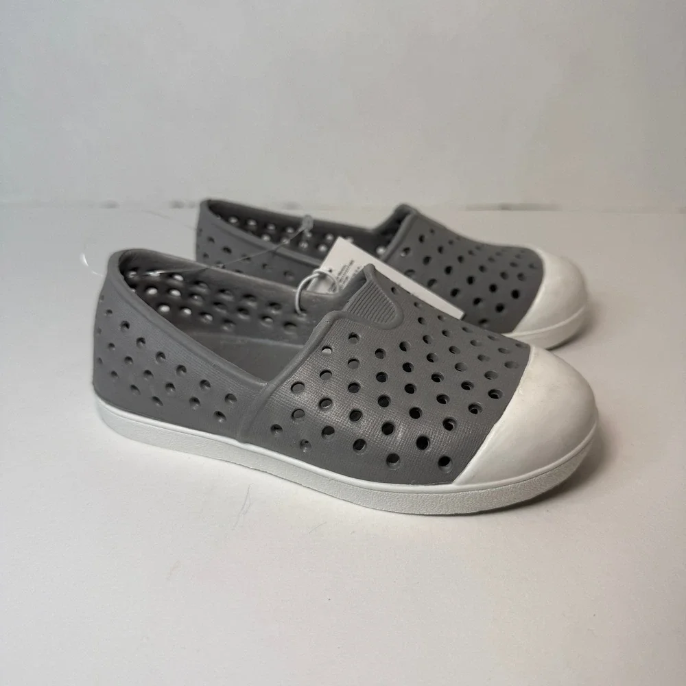 Old Navy Unisex Kids Gray Perforated Slip On Water Shoes Size 8